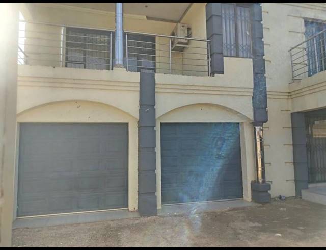 7 BEDROOM HOUSE FOR SALE IN LENASIA SOUTH